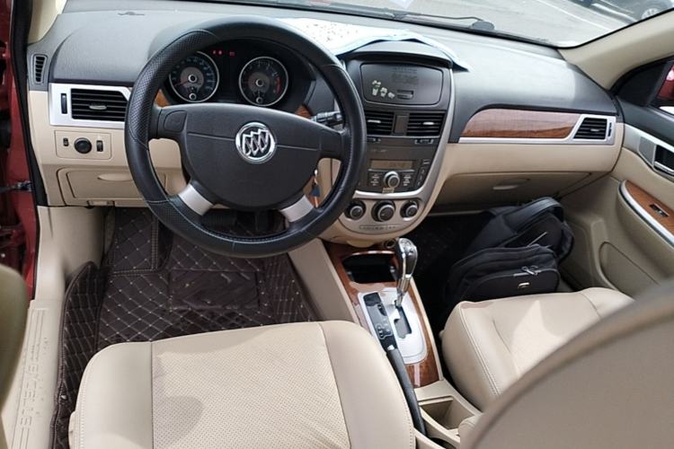 Used Buick Excelle 2013 1.5L Automatic Luxury Model Center Console