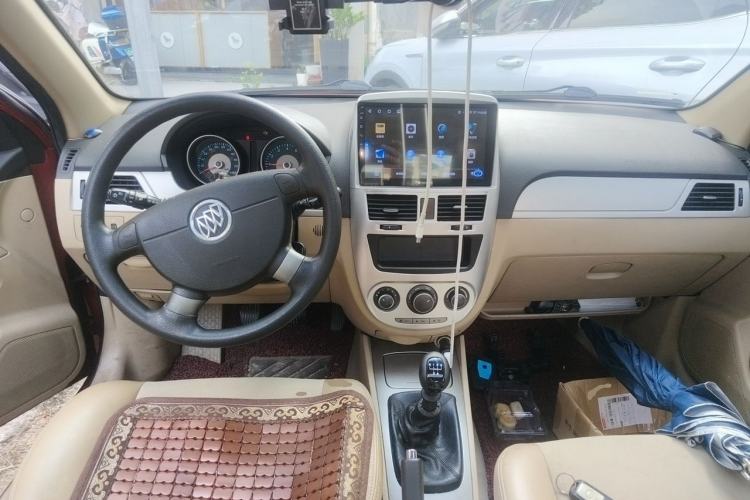 Used Buick Excelle 2013 1.5L Manual Classic Model Center Console