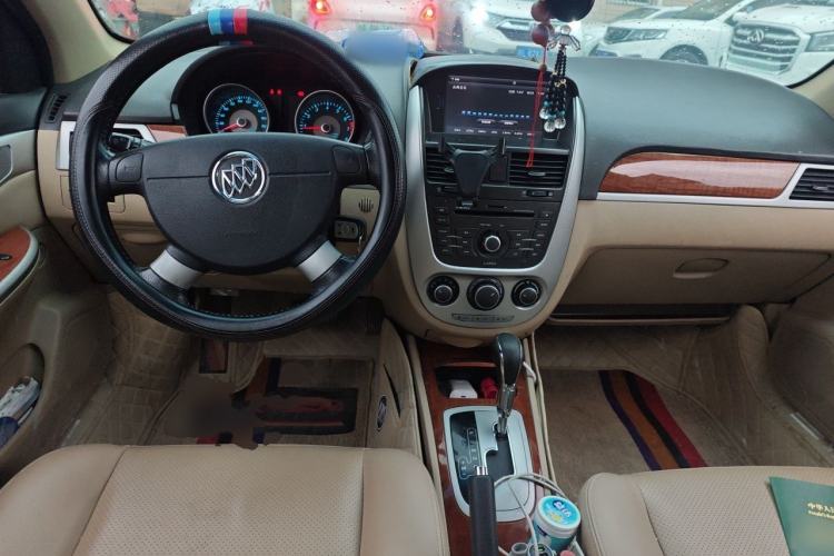 Used Buick Excelle 2013 1.5L Automatic Luxury Model Center Console