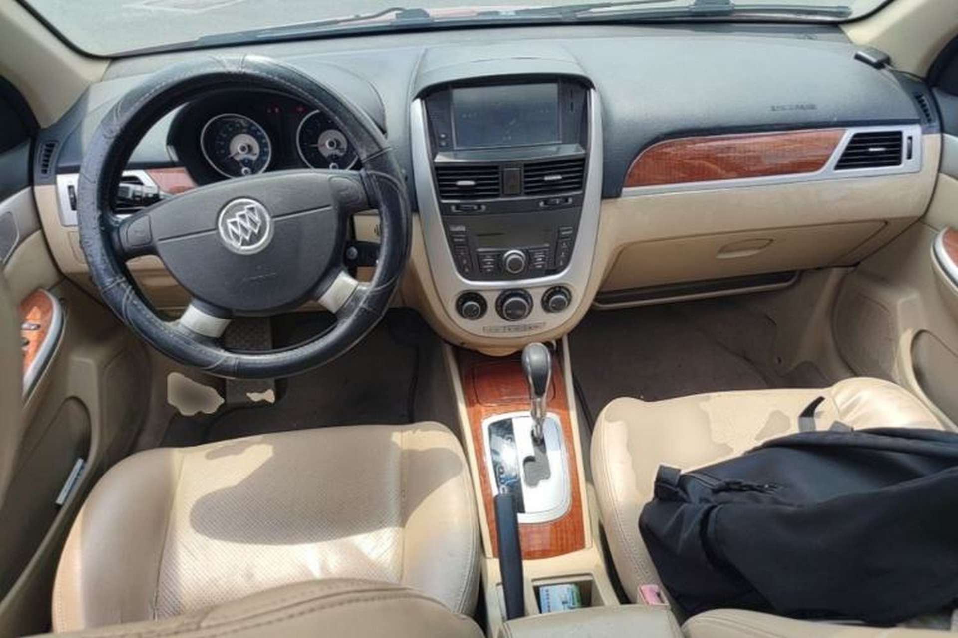Used Buick Excelle 2013 1.5L Automatic Luxury Model Center Console