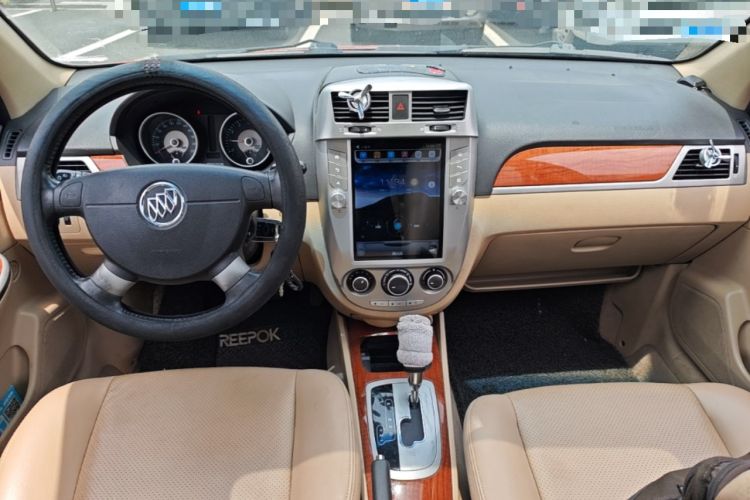 Used Buick Excelle 2013 1.5L Automatic Luxury Model Center Console