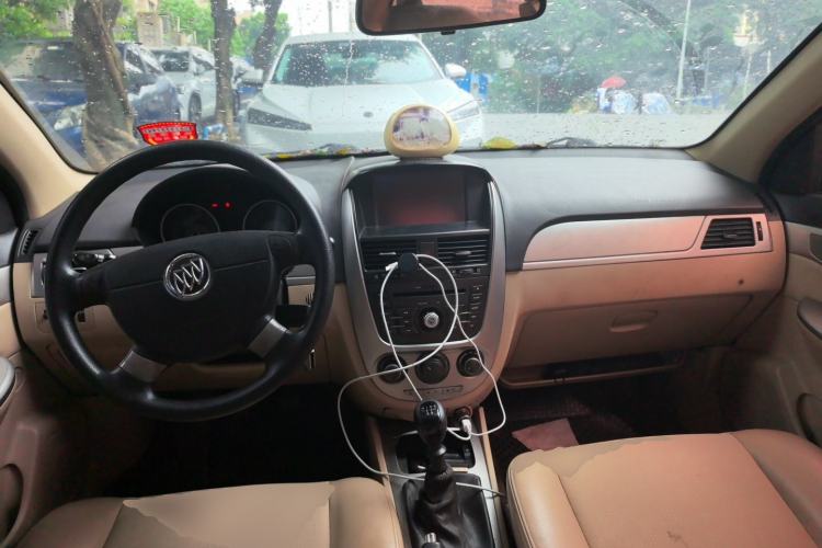 Used Buick Excelle 2013 1.5L Manual Classic Model Center Console
