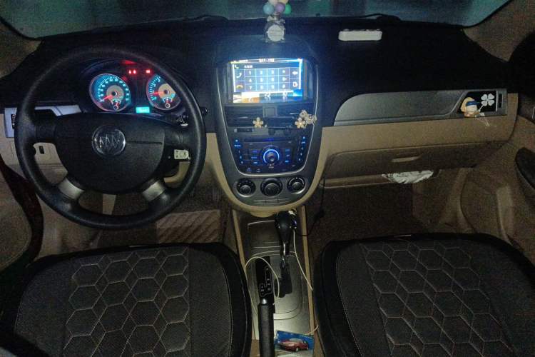 Used Buick Excelle 2013 1.5L Automatic Classic Model Center Console