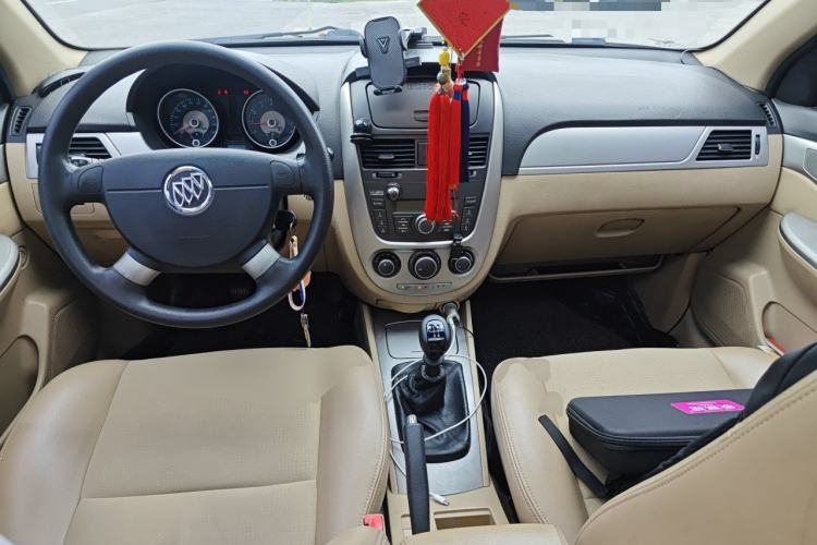 Used Buick Excelle 2013 1.5L Manual Classic Model Center Console