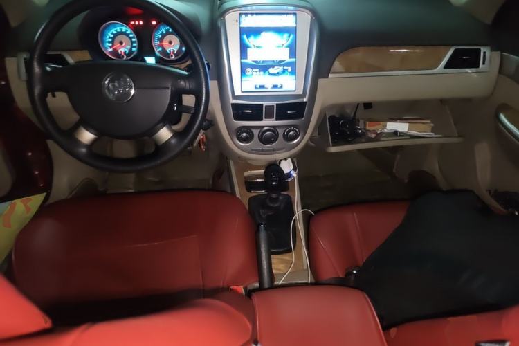 Used Buick Excelle 2013 1.5L Manual Classic Model Center Console
