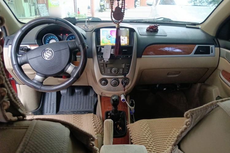 Used Buick Excelle 2013 1.5L Manual Luxury Model Center Console