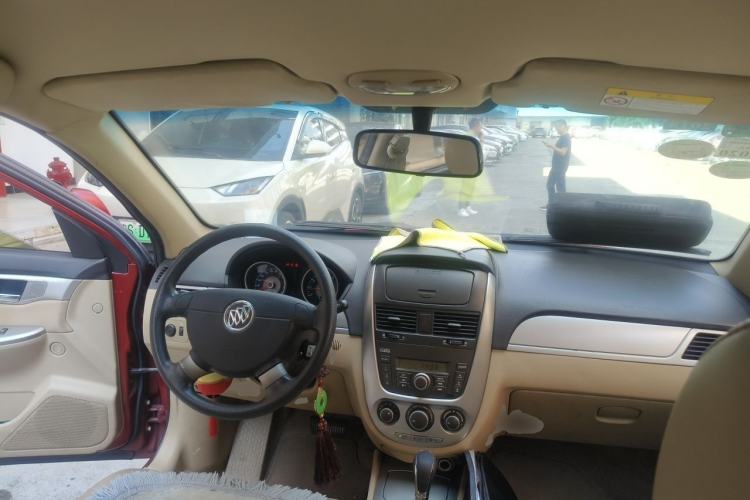 Used Buick Excelle 2013 1.5L Automatic Classic Model Center Console
