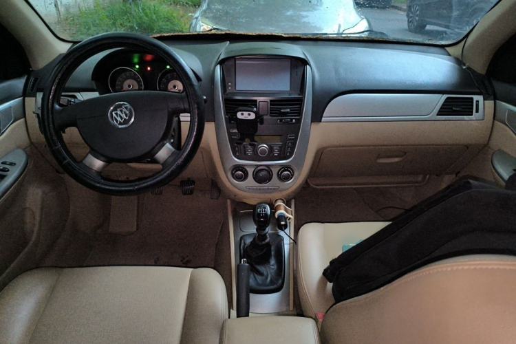 Used Buick Excelle 2013 1.5L Manual Classic Model Center Console