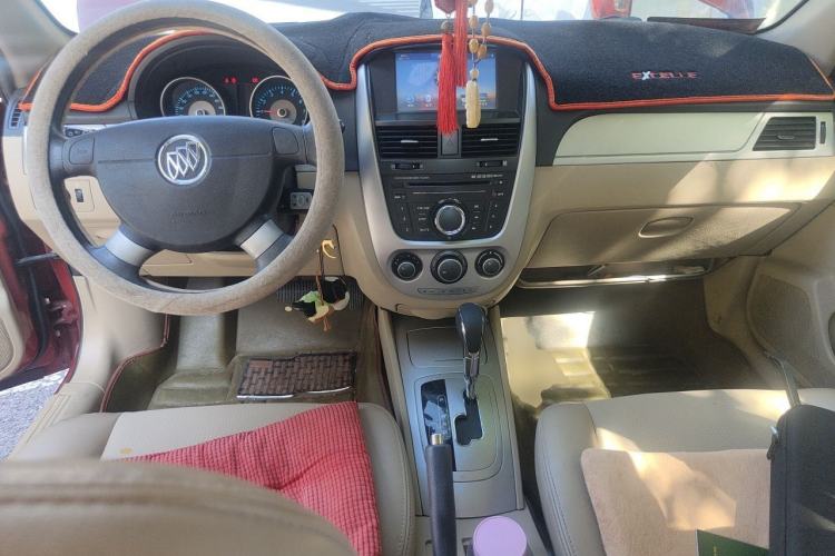 Used Buick Excelle 2013 1.5L Automatic Classic Model Center Console