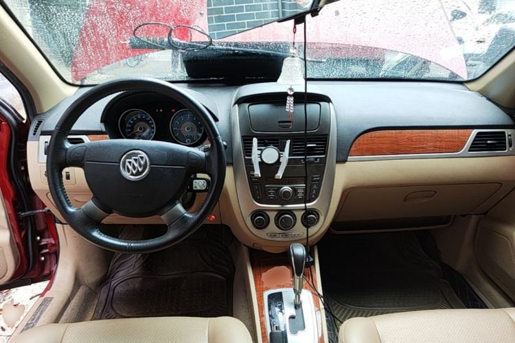 Used Buick Excelle 2013 1.5L Automatic Luxury Model Center Console