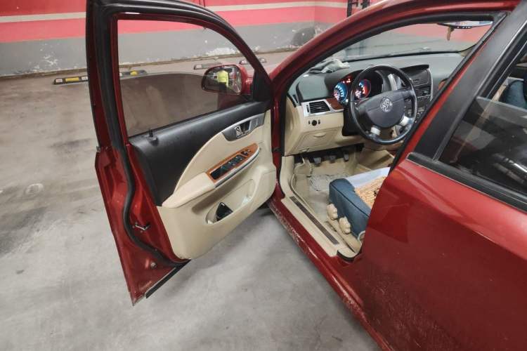 Used Buick Excelle 2013 1.5L Manual Luxury Model Driver Seat
