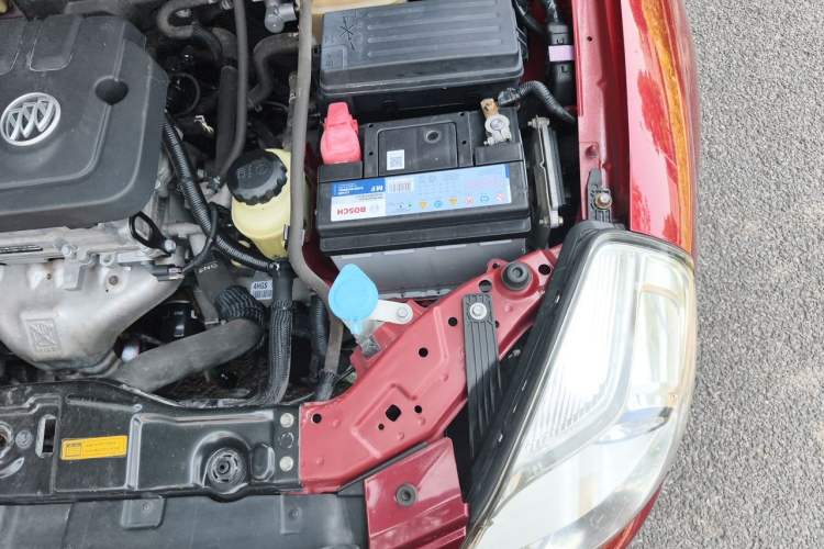 Used Buick Excelle 2013 1.5L Automatic Luxury Model Engine Bay Left