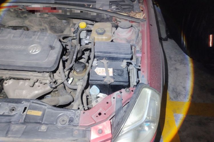 Used Buick Excelle 2013 1.5L Automatic Classic Model Engine Bay Left