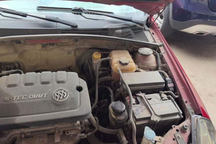 Used Buick Excelle 2013 1.5L Manual Classic Model Engine Bay Left