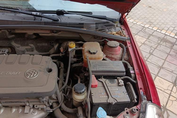 Used Buick Excelle 2013 1.5L Automatic Classic Model Engine Bay Left