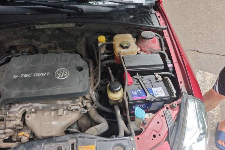 Used Buick Excelle 2013 1.5L Manual Classic Model Engine Bay Left