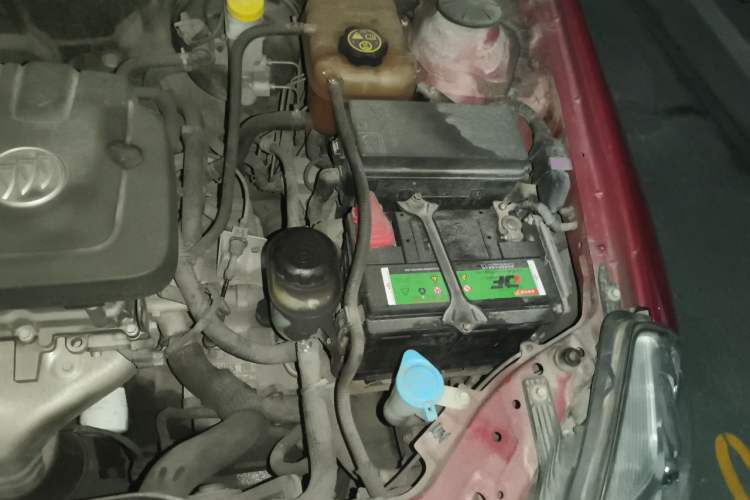 Used Buick Excelle 2013 1.5L Automatic Classic Model Engine Bay Left