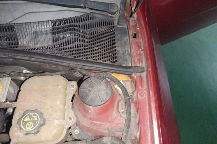 Used Buick Excelle 2013 1.5L Automatic Luxury Model Engine Bay Left