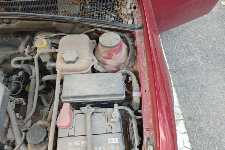 Used Buick Excelle 2013 1.5L Automatic Classic Model Engine Bay Left