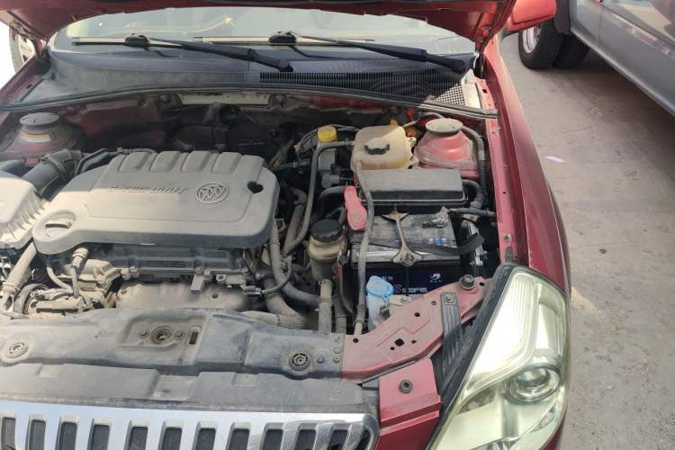 Used Buick Excelle 2013 1.5L Automatic Luxury Model Engine Bay Left