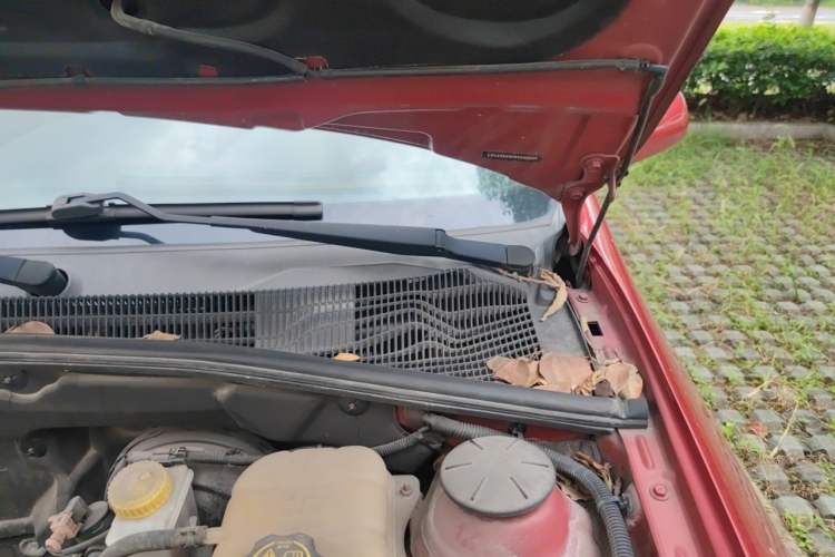Used Buick Excelle 2013 1.5L Automatic Classic Model Engine Bay Left
