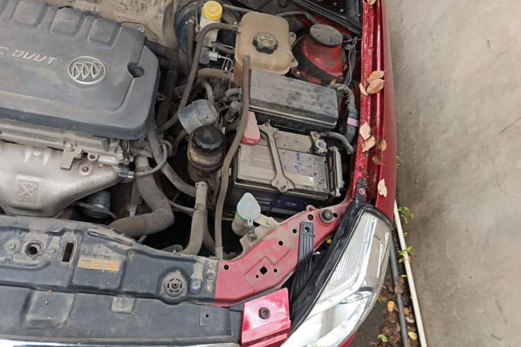 Used Buick Excelle 2013 1.5L Manual Classic Model Engine Bay Left