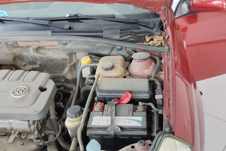 Used Buick Excelle 2013 1.5L Manual Classic Model Engine Bay Left