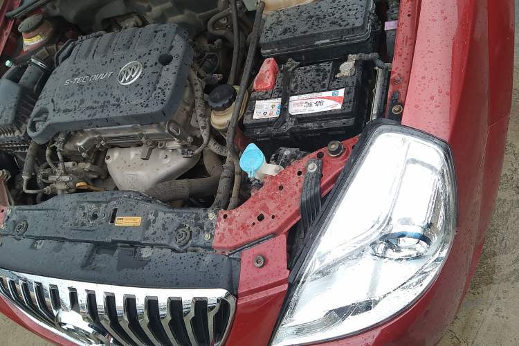 Used Buick Excelle 2013 1.5L Automatic Luxury Model Engine Bay Left