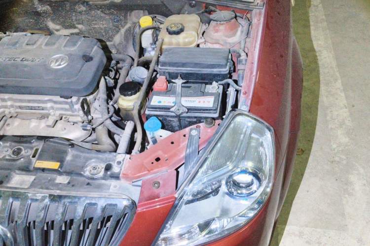 Used Buick Excelle 2013 1.5L Manual Classic Model Engine Bay Left