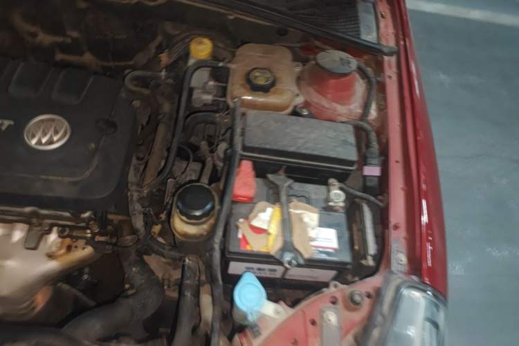 Used Buick Excelle 2013 1.5L Automatic Classic Model Engine Bay Left