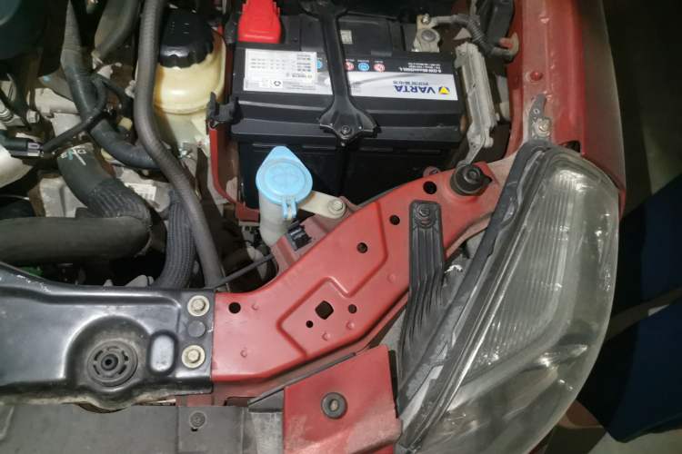 Used Buick Excelle 2013 1.5L Automatic Classic Model Engine Bay Left