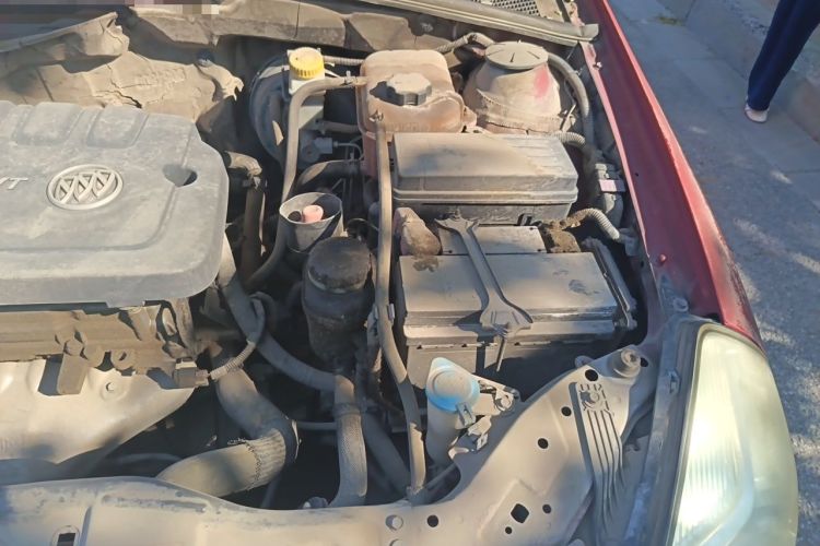 Used Buick Excelle 2013 1.5L Manual Classic Model Engine Bay Left