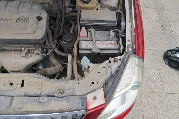 Used Buick Excelle 2013 1.5L Manual Classic Model Engine Bay Left