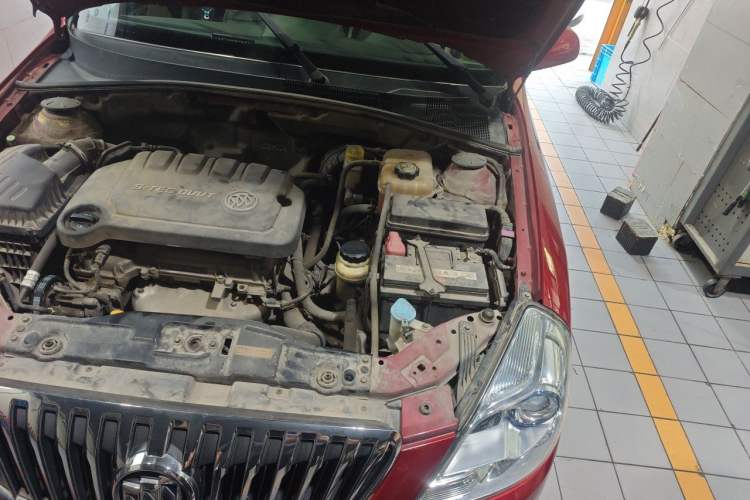 Used Buick Excelle 2013 1.5L Automatic Luxury Model Engine Bay Left