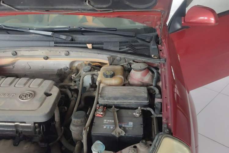 Used Buick Excelle 2013 1.5L Automatic Luxury Model Engine Bay Left