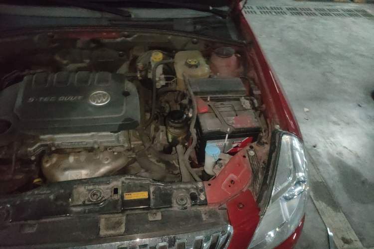 Used Buick Excelle 2013 1.5L Automatic Luxury Model Engine Bay Left