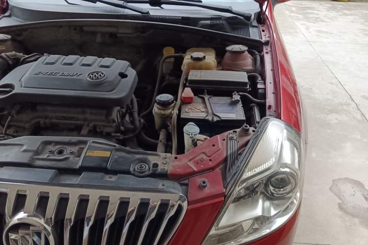 Used Buick Excelle 2013 1.5L Manual Luxury Model Engine Bay Left