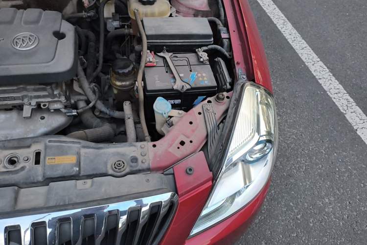 Used Buick Excelle 2013 1.5L Automatic Classic Model Engine Bay Left