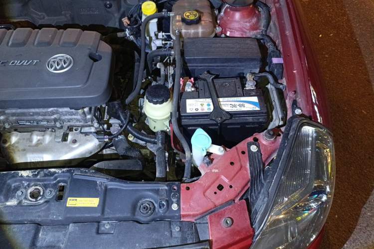 Used Buick Excelle 2013 1.5L Automatic Classic Model Engine Bay Left