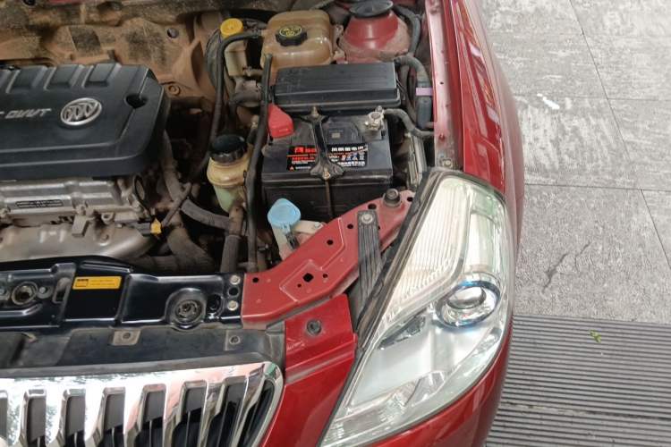 Used Buick Excelle 2013 1.5L Manual Luxury Model Engine Bay Left