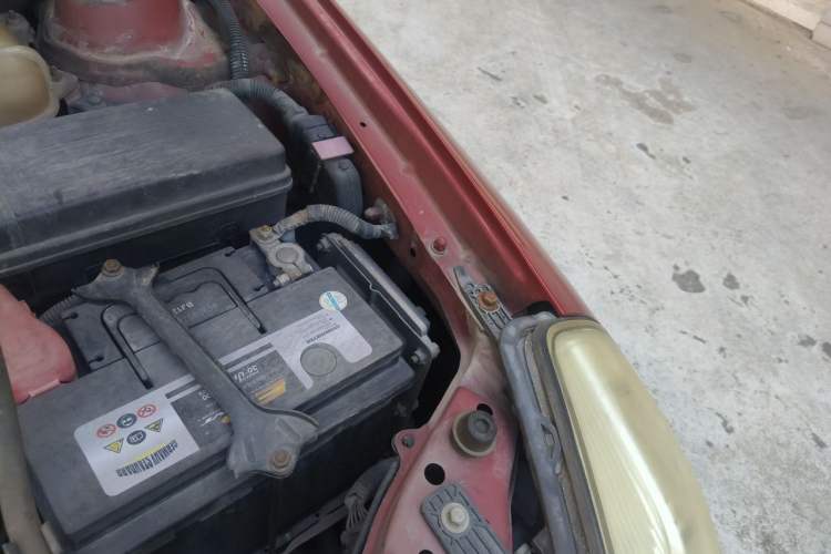 Used Buick Excelle 2013 1.5L Automatic Classic Model Engine Bay Left