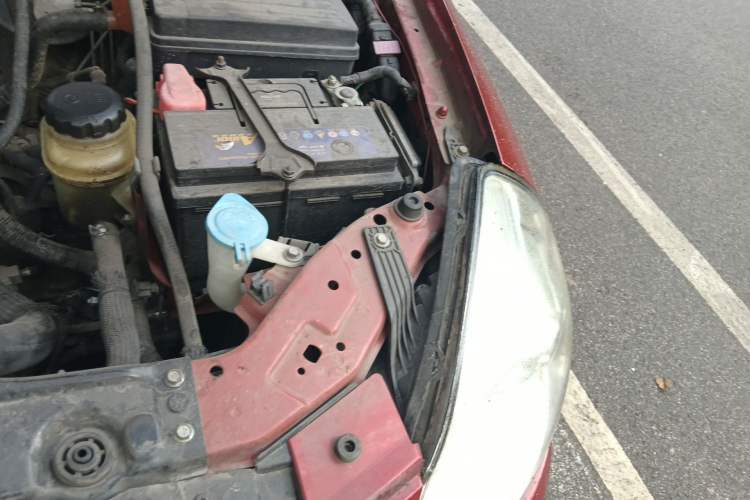 Used Buick Excelle 2013 1.5L Manual Classic Model Engine Bay Left