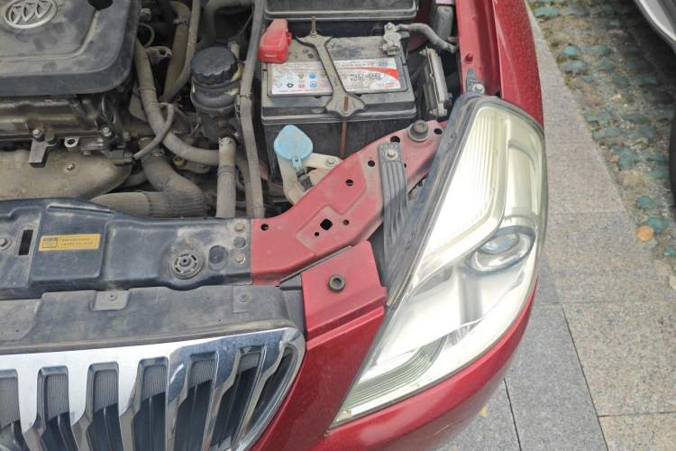 Used Buick Excelle 2013 1.5L Automatic Classic Model Engine Bay Left