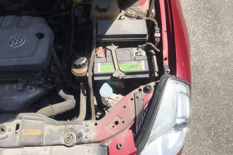 Used Buick Excelle 2013 1.5L Automatic Classic Model Engine Bay Left