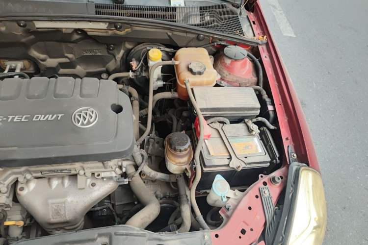 Used Buick Excelle 2013 1.5L Automatic Classic Model Engine Bay Left
