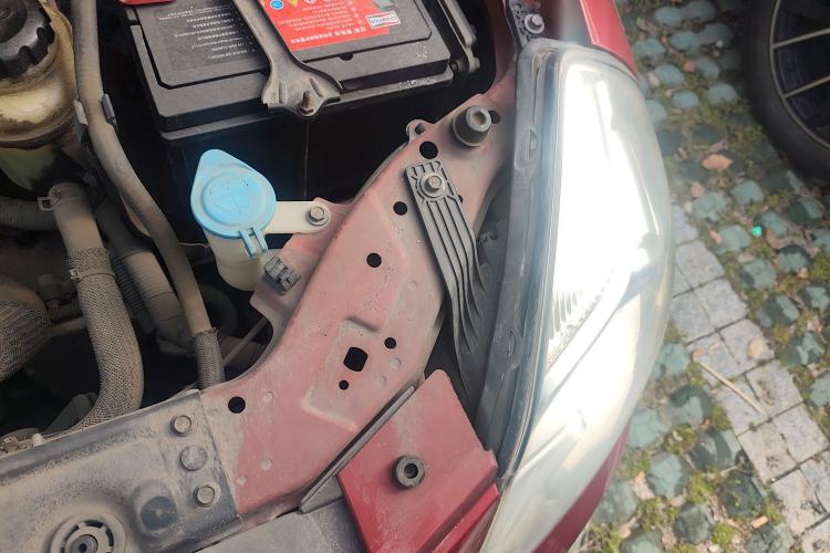 Used Buick Excelle 2013 1.5L Automatic Classic Model Engine Bay Left