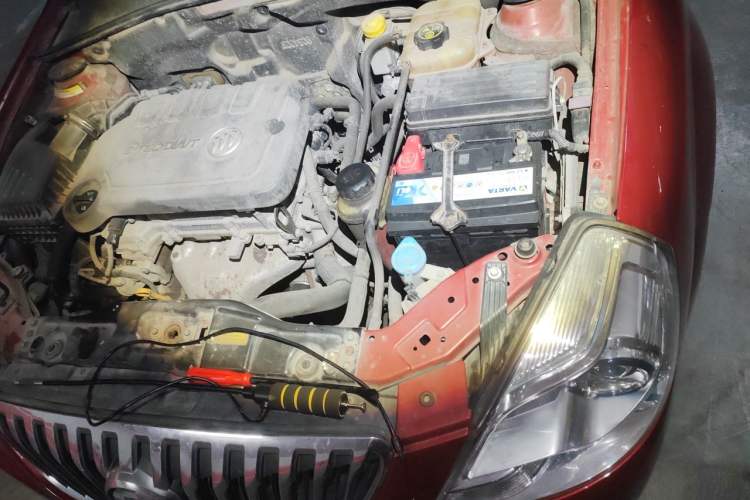 Used Buick Excelle 2013 1.5L Manual Luxury Model Engine Bay Left