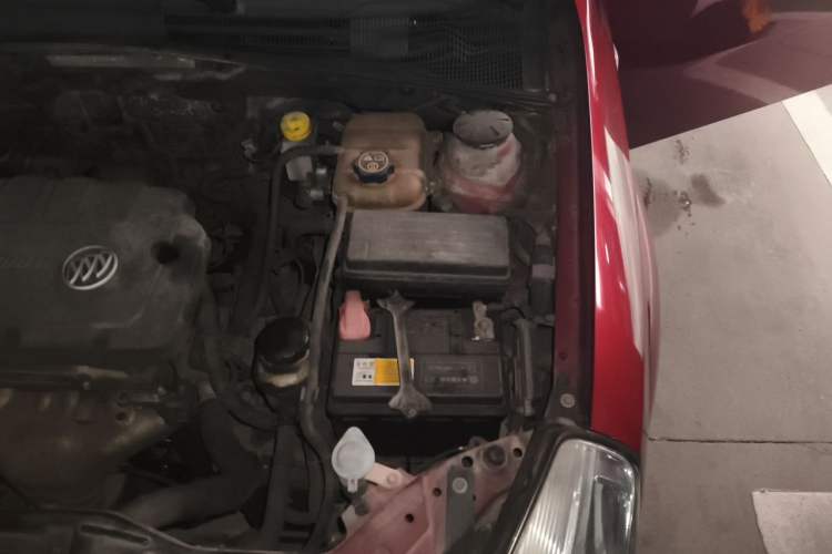 Used Buick Excelle 2013 1.5L Automatic Classic Model Engine Bay Left