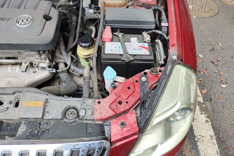 Used Buick Excelle 2013 1.5L Automatic Luxury Model Engine Bay Left