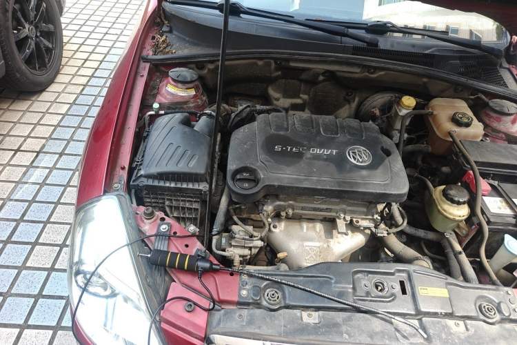 Used Buick Excelle 2013 1.5L Automatic Classic Model Engine Bay Right